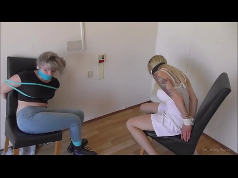 ❤️ E varur / e lidhur dhe e gojës / vajzë në ankth ❤️ Porno tek ne